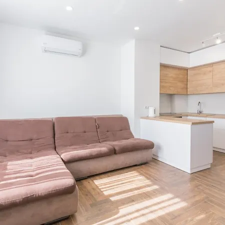 пенхауз в новобудові на вулиці під голоском 15-б *