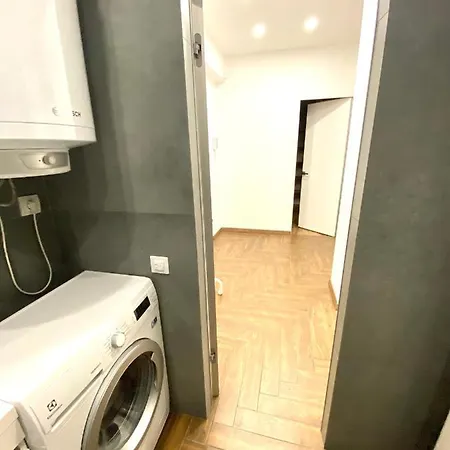 пенхауз в новобудові на вулиці під голоском 15-б Апартаменти *